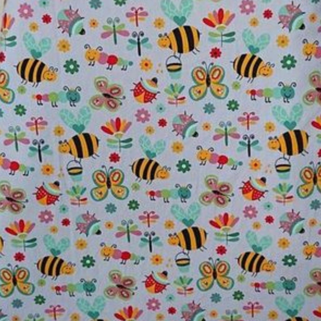 Une gigoteuse aux motifs&nbsp;printanier